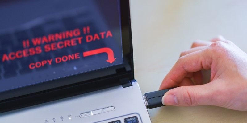 従業員・元従業員からの情報漏洩を防ぐには？